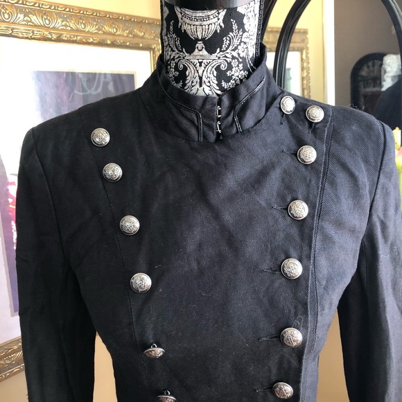 Urban Behavior | S - Picture 1 of 4